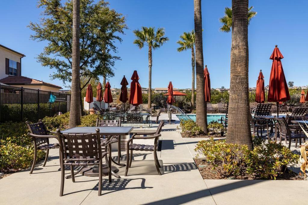 Goode Homes Luxury Villa With Community Pool And Spa Santa Clarita Exterior foto