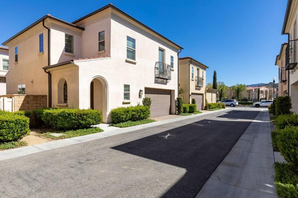 Goode Homes Luxury Villa With Community Pool And Spa Santa Clarita Exterior foto