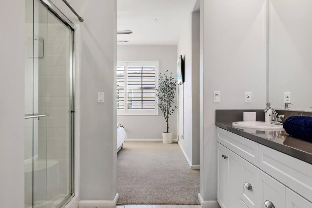 Goode Homes Luxury Villa With Community Pool And Spa Santa Clarita Exterior foto