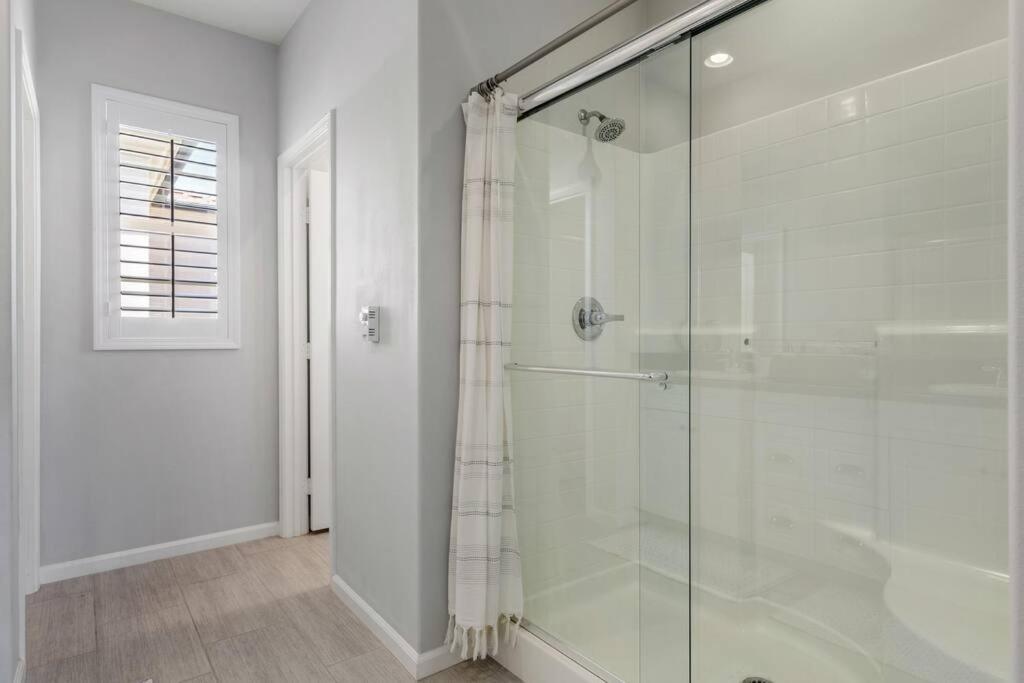 Goode Homes Luxury Villa With Community Pool And Spa Santa Clarita Exterior foto