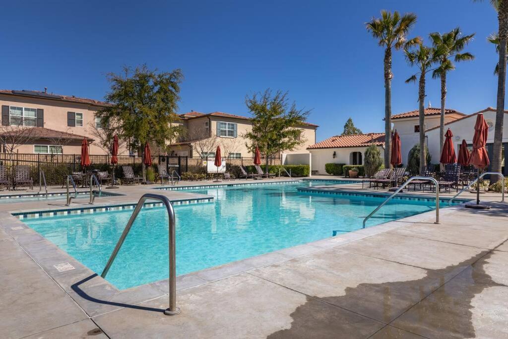 Goode Homes Luxury Villa With Community Pool And Spa Santa Clarita Exterior foto
