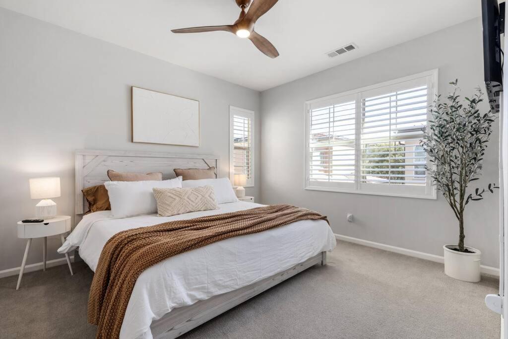 Goode Homes Luxury Villa With Community Pool And Spa Santa Clarita Exterior foto
