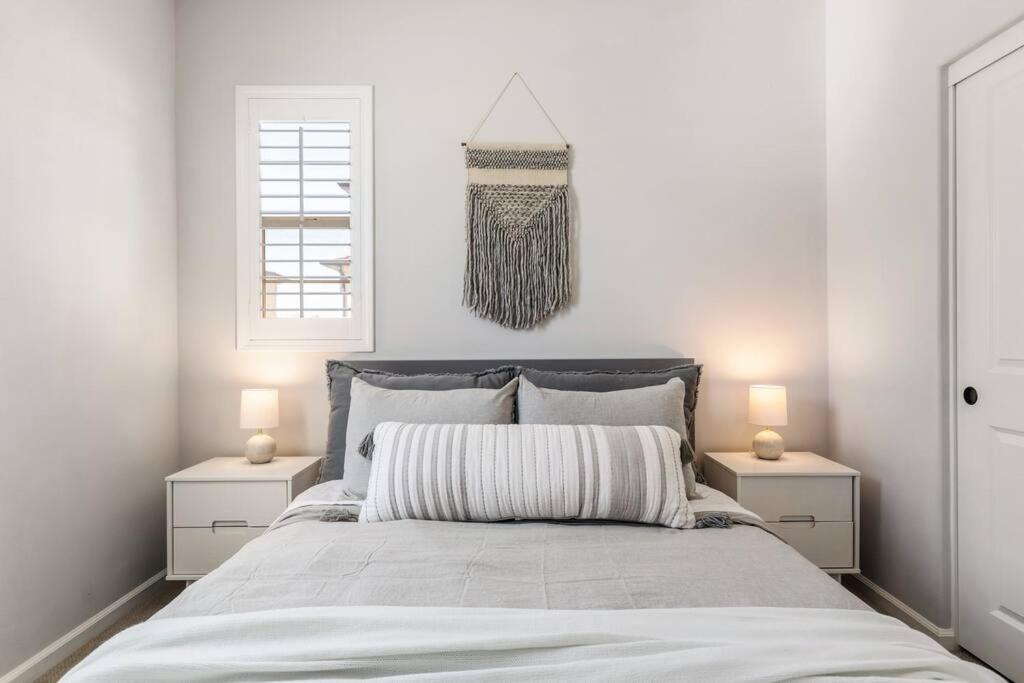 Goode Homes Luxury Villa With Community Pool And Spa Santa Clarita Exterior foto