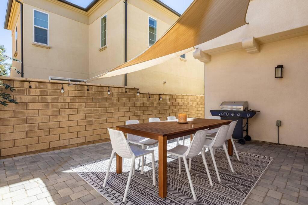 Goode Homes Luxury Villa With Community Pool And Spa Santa Clarita Exterior foto