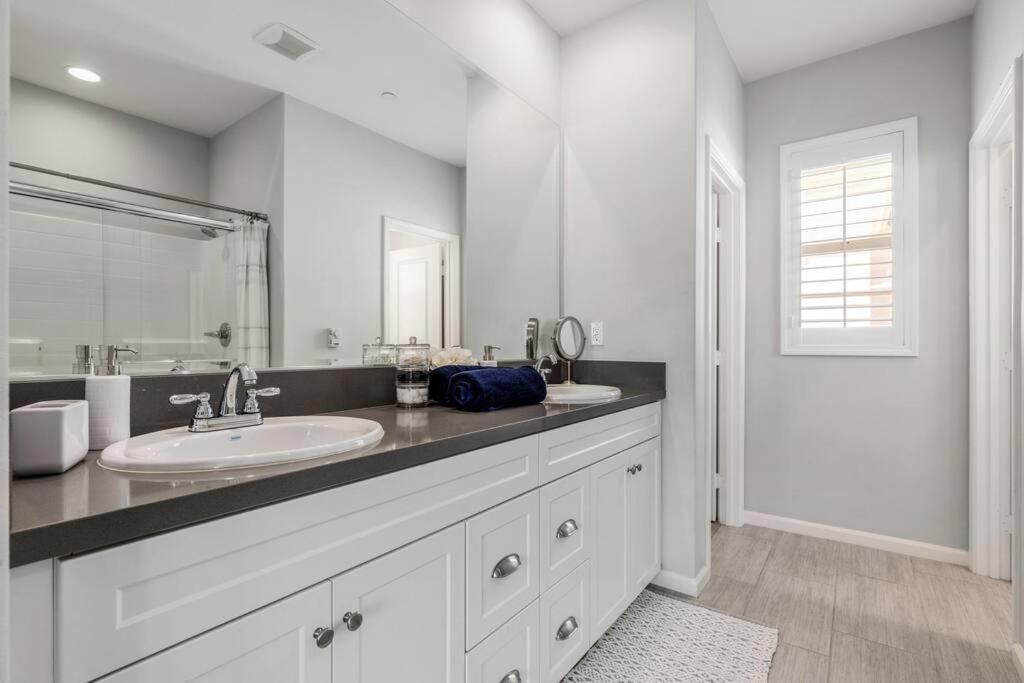 Goode Homes Luxury Villa With Community Pool And Spa Santa Clarita Exterior foto