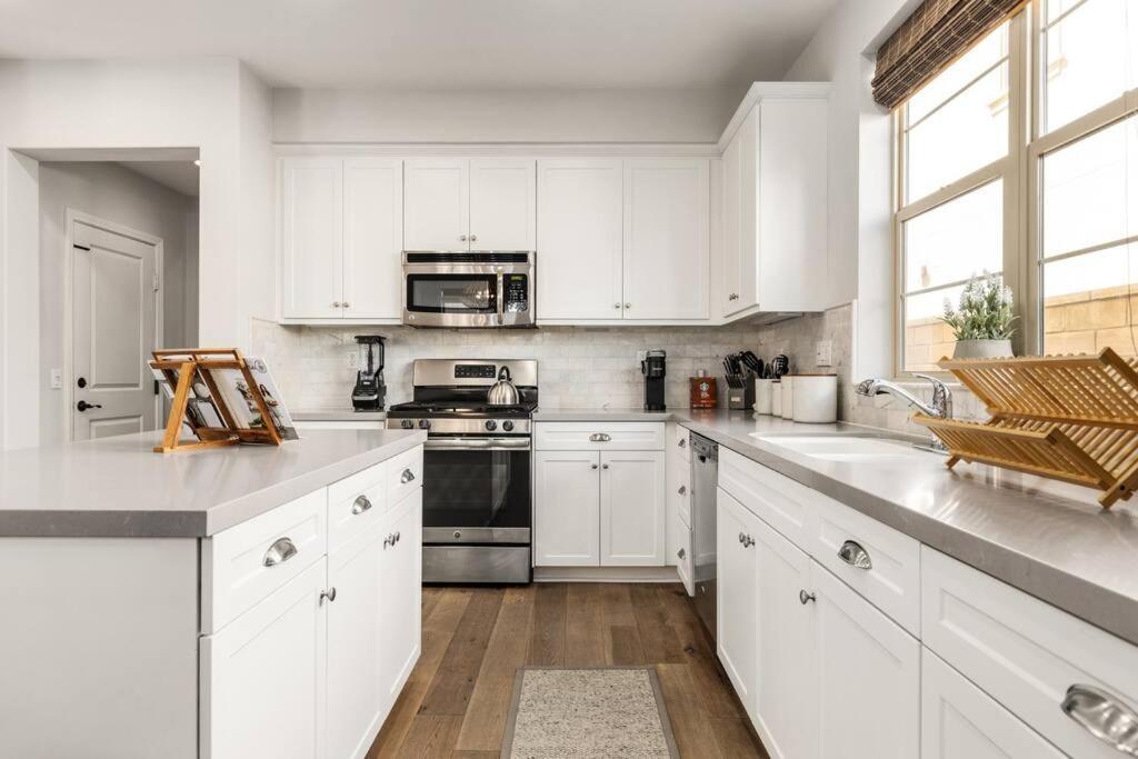 Goode Homes Luxury Villa With Community Pool And Spa Santa Clarita Exterior foto