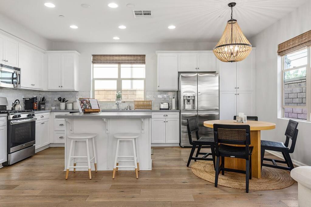 Goode Homes Luxury Villa With Community Pool And Spa Santa Clarita Exterior foto