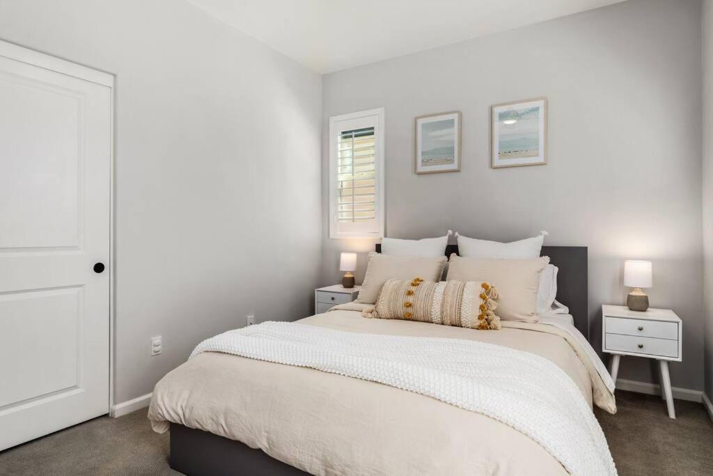 Goode Homes Luxury Villa With Community Pool And Spa Santa Clarita Exterior foto