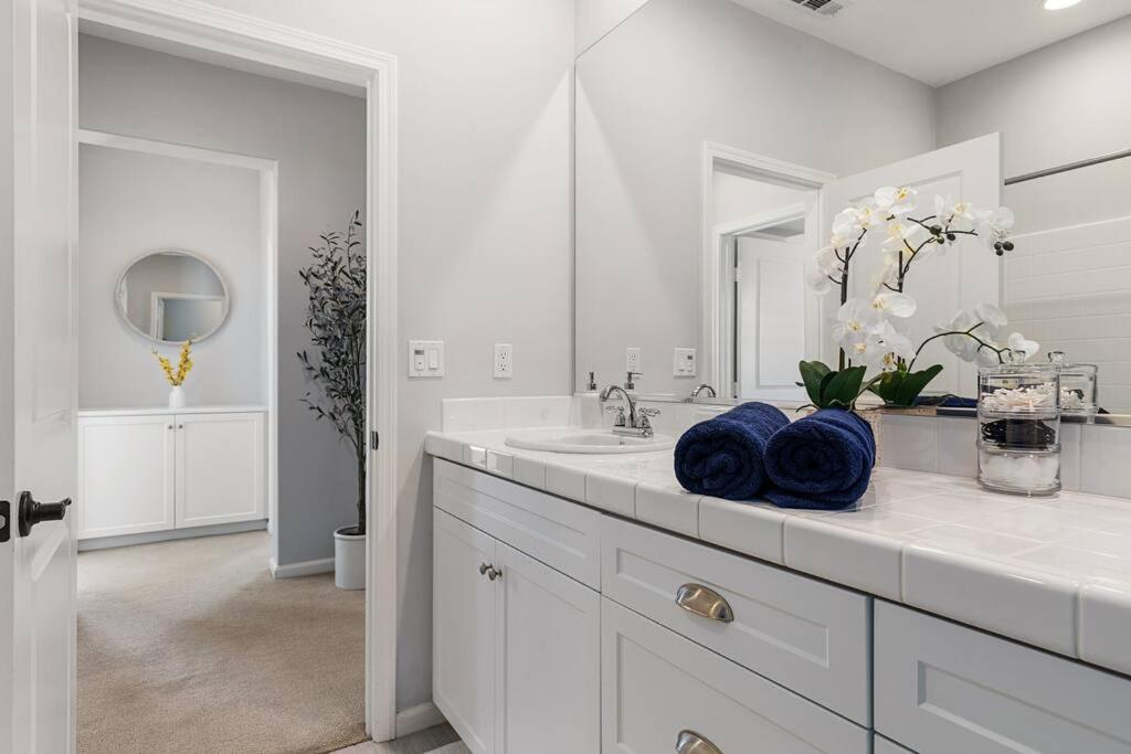 Goode Homes Luxury Villa With Community Pool And Spa Santa Clarita Exterior foto