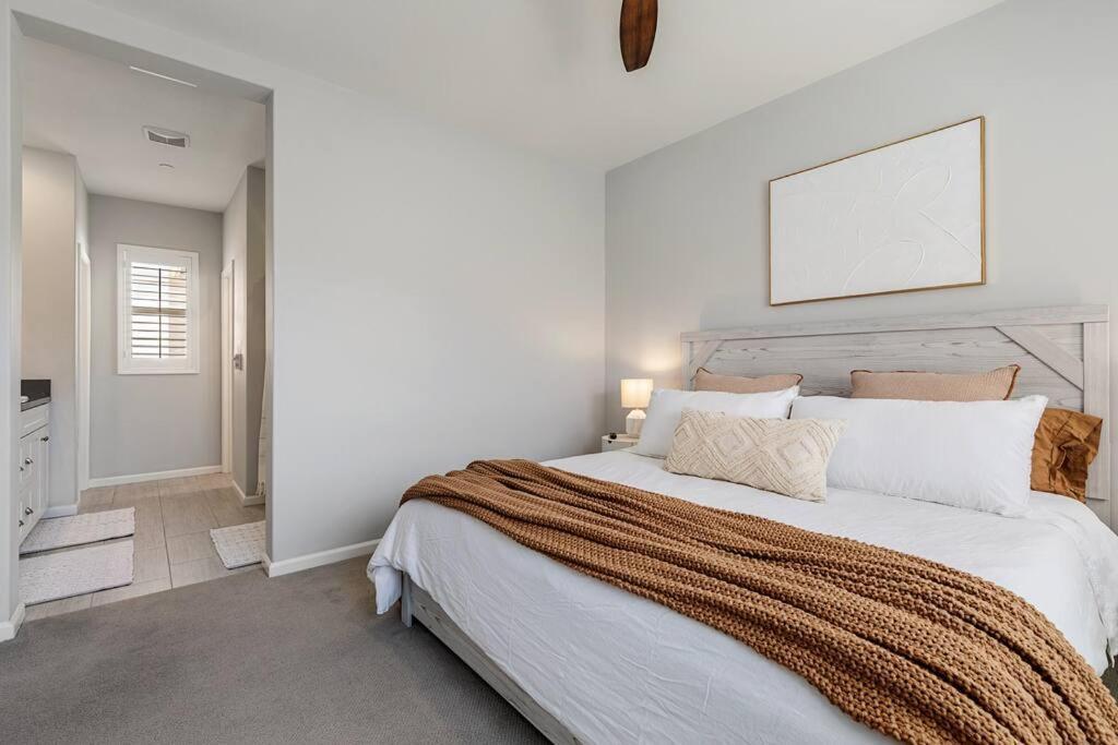 Goode Homes Luxury Villa With Community Pool And Spa Santa Clarita Exterior foto