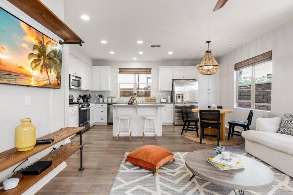 Goode Homes Luxury Villa With Community Pool And Spa Santa Clarita Exterior foto
