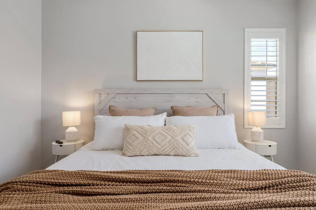 Goode Homes Luxury Villa With Community Pool And Spa Santa Clarita Exterior foto