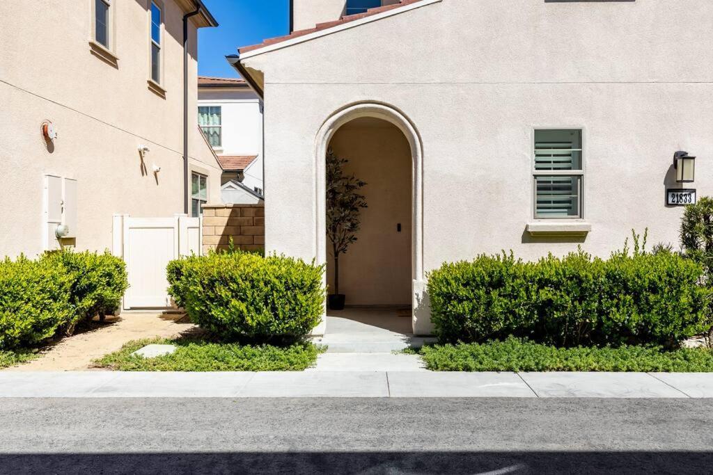 Goode Homes Luxury Villa With Community Pool And Spa Santa Clarita Exterior foto