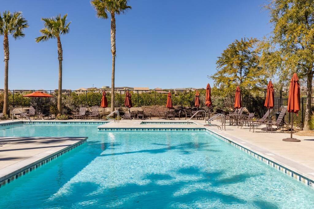 Goode Homes Luxury Villa With Community Pool And Spa Santa Clarita Exterior foto