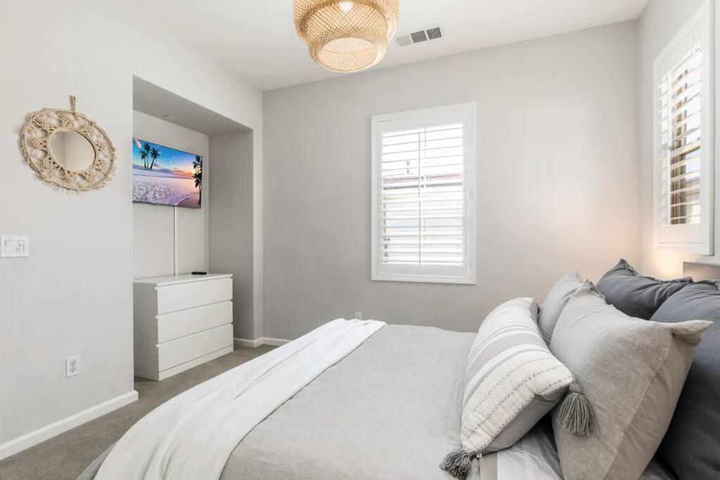 Goode Homes Luxury Villa With Community Pool And Spa Santa Clarita Exterior foto