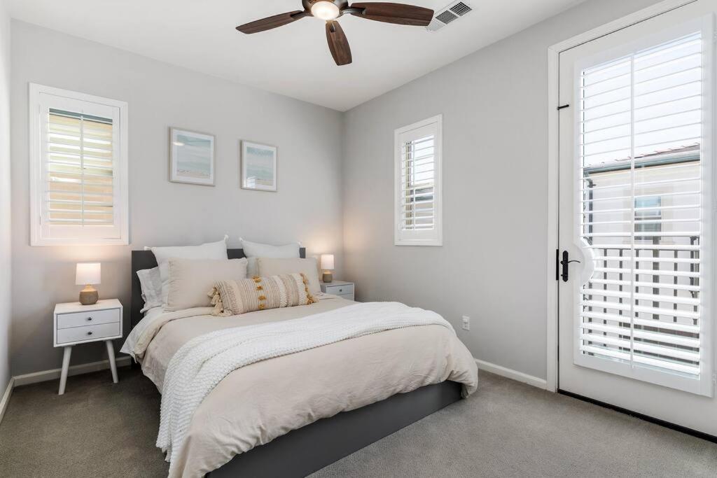 Goode Homes Luxury Villa With Community Pool And Spa Santa Clarita Exterior foto