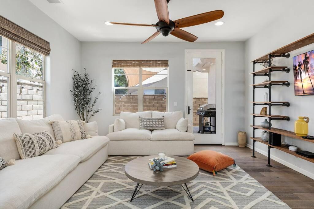 Goode Homes Luxury Villa With Community Pool And Spa Santa Clarita Exterior foto